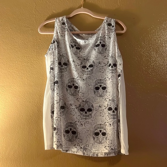 Tops - Skull boutique top